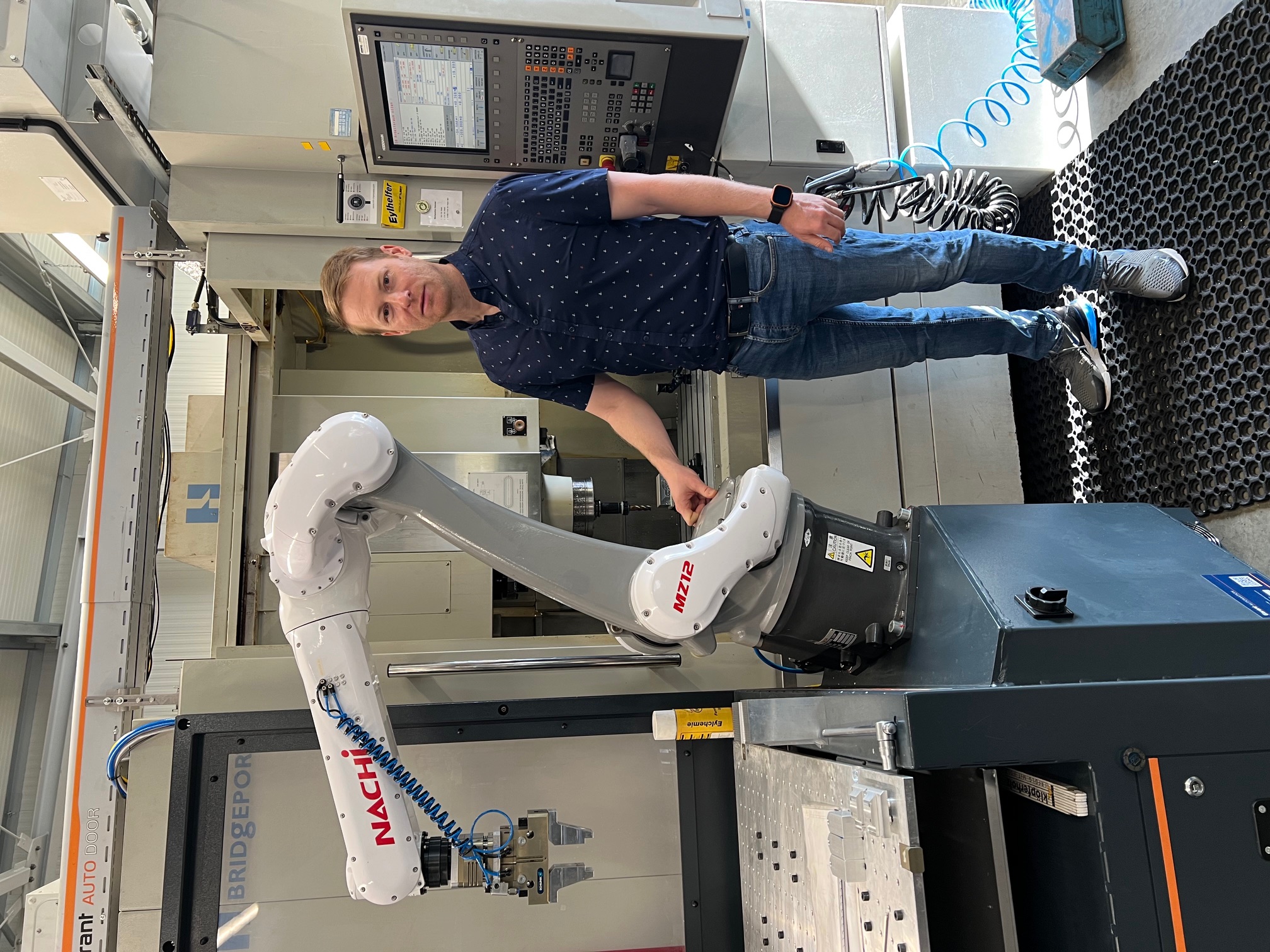 Einführung von SolidCam sowie Investition in einen hochmodernen Industrieroboter in der Fertigung.